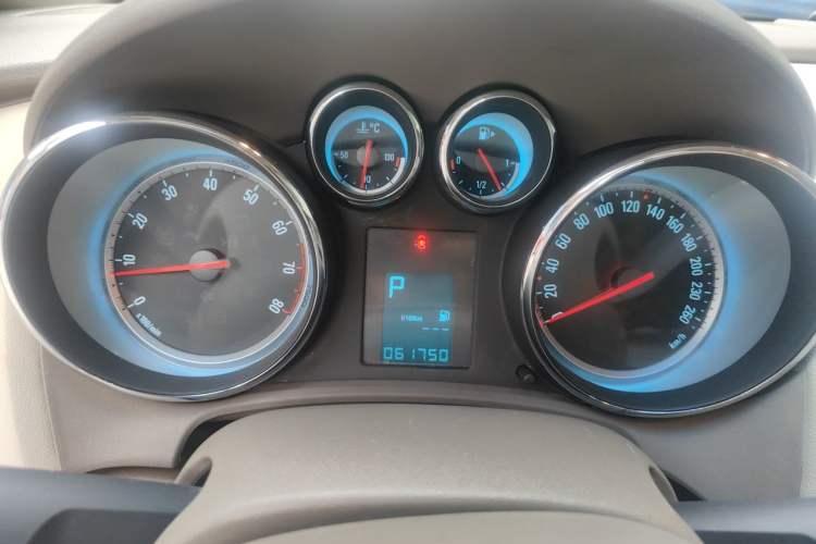 Used Buick GT 2013 GT 1.6L Automatic Fashion Edition Instrument Cluster