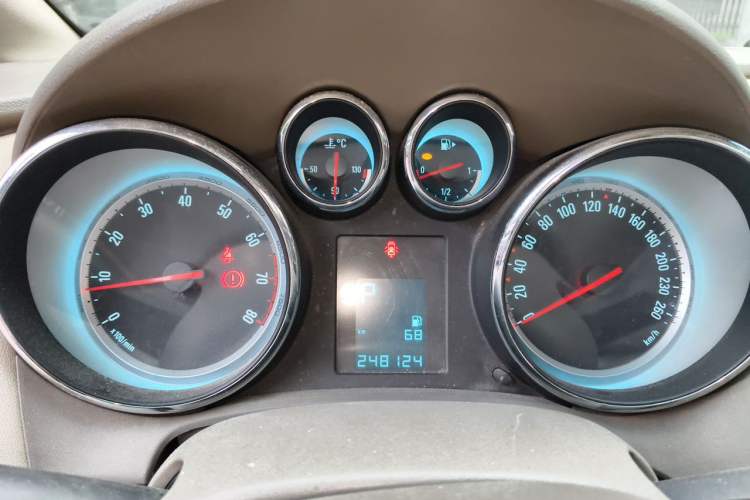 Used Buick GT 2013 GT 1.6L Automatic Fashion Edition Instrument Cluster
