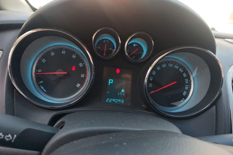 Used Buick GT 2013 XT 1.6L Automatic Fashion Edition Instrument Cluster