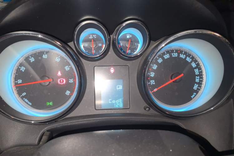 Used Buick GT 2013 XT 1.6L Automatic Fashion Edition Instrument Cluster