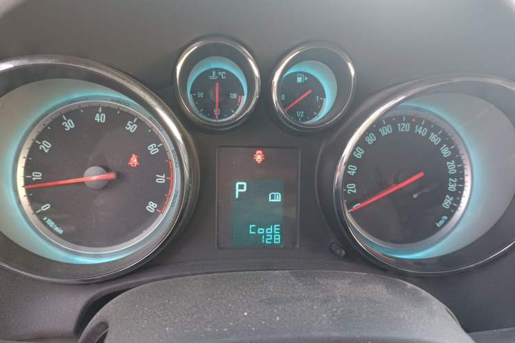 Used Buick GT 2013 XT 1.6L Automatic Fashion Edition Instrument Cluster