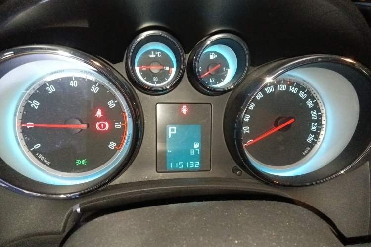 Used Buick GT 2013 XT 1.6L Automatic Fashion Edition Instrument Cluster