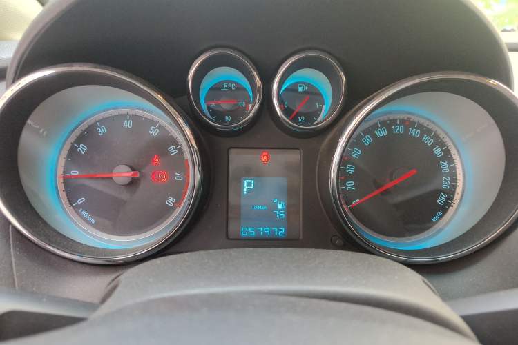 Used Buick GT 2013 XT 1.6L Automatic Fashion Edition Instrument Cluster