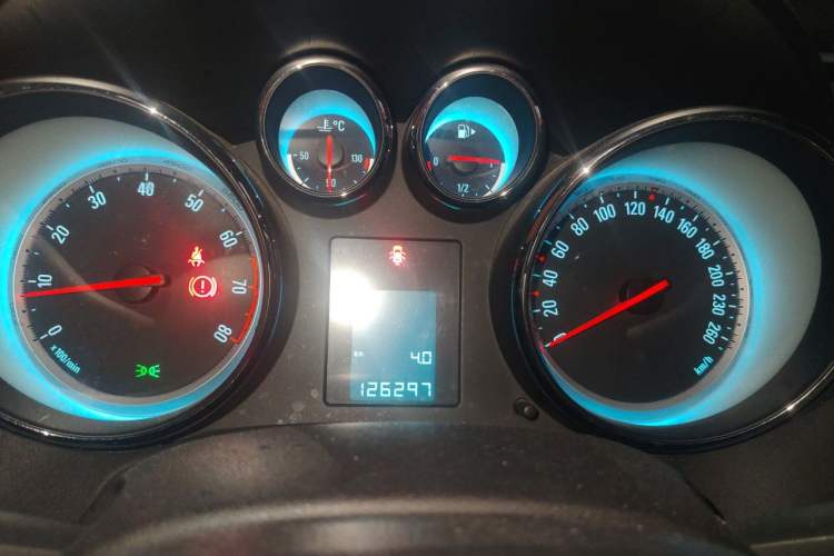 Used Buick GT 2013 XT 1.6L Automatic Fashion Edition Instrument Cluster