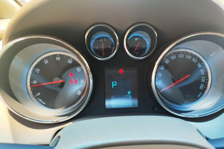 Used Buick GT 2013 GT 1.6L Automatic Fashion Edition Instrument Cluster