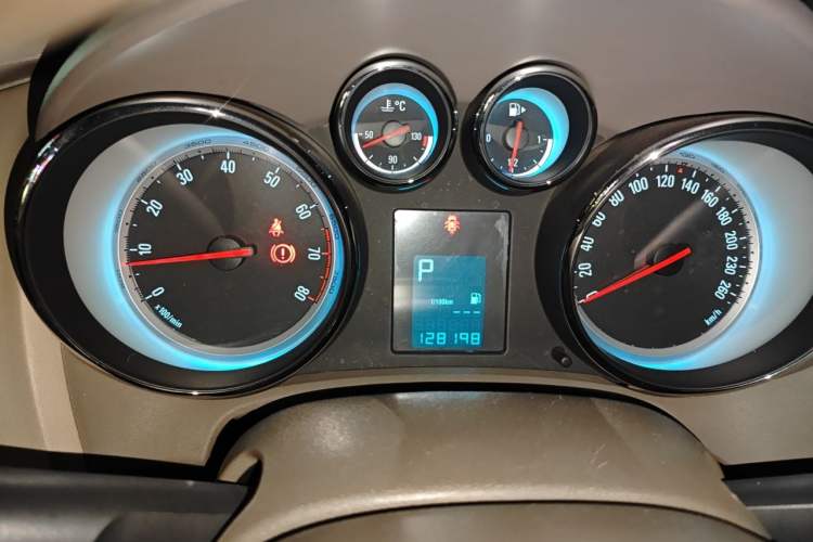 Used Buick GT 2013 GT 1.6L Automatic Fashion Edition Instrument Cluster