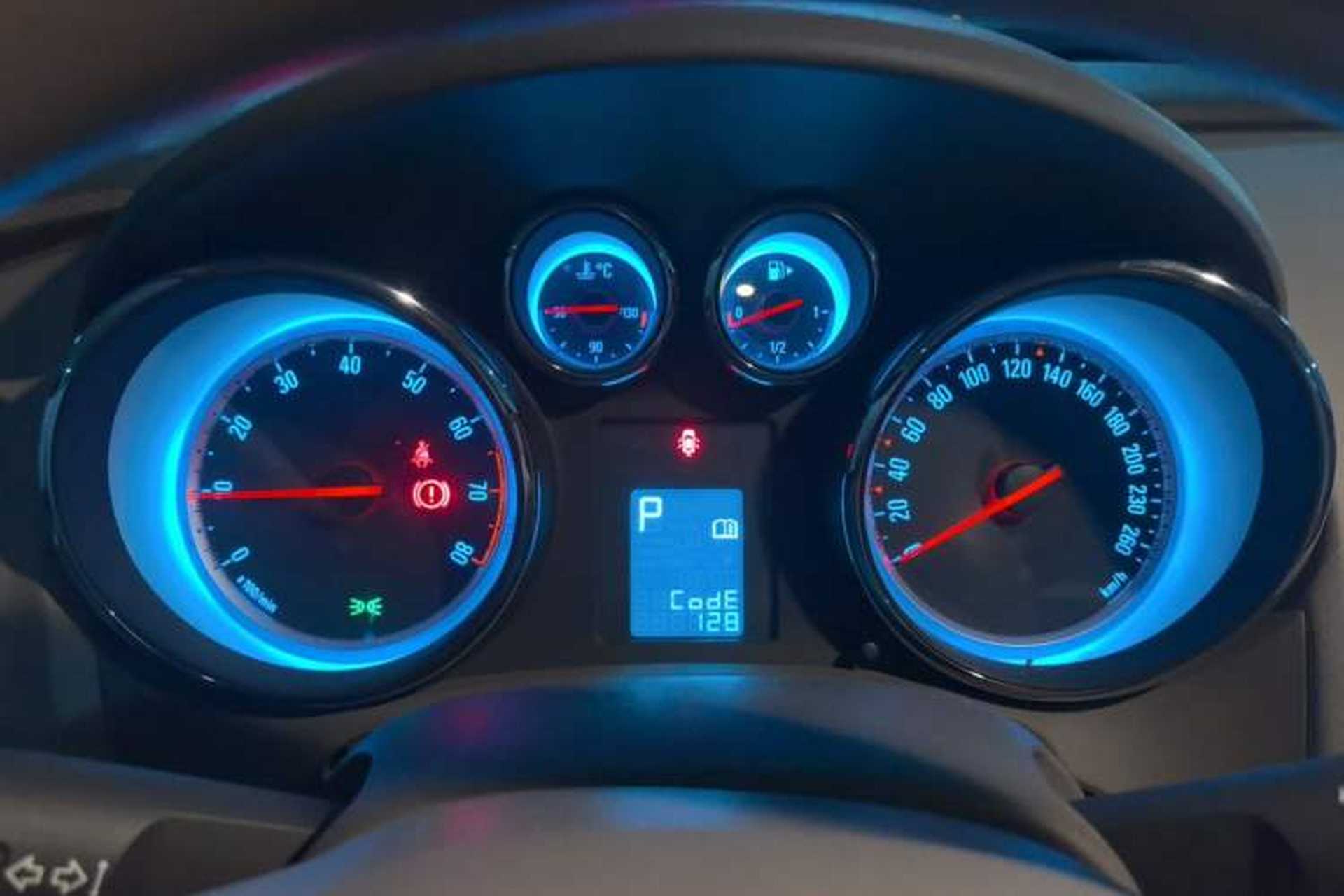 Used Buick GT 2013 GT 1.6L Automatic Fashion Edition Instrument Cluster