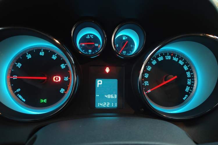 Used Buick GT 2013 XT 1.6L Automatic Fashion Edition Instrument Cluster