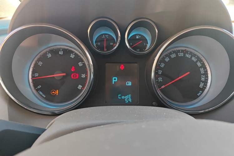 Used Buick GT 2013 GT 1.6L Automatic Fashion Edition Instrument Cluster