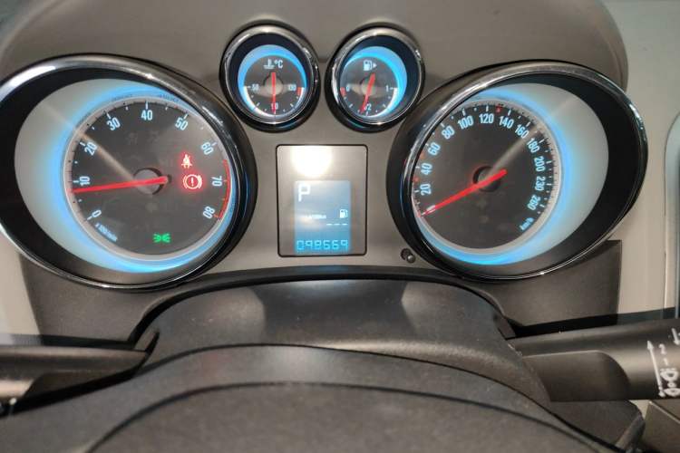 Used Buick GT 2013 XT 1.6L Automatic Fashion Edition Instrument Cluster