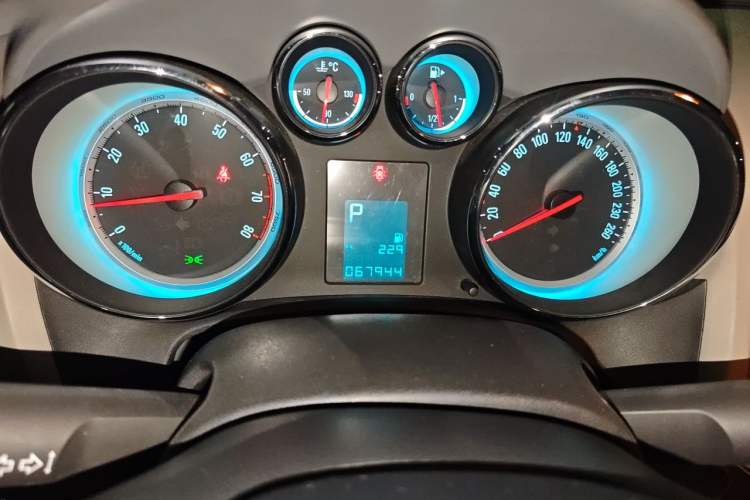 Used Buick GT 2013 XT 1.6L Automatic Fashion Edition Instrument Cluster