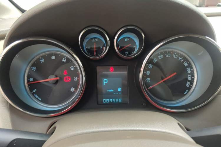 Used Buick GT 2013 GT 1.6L Automatic Fashion Edition Instrument Cluster