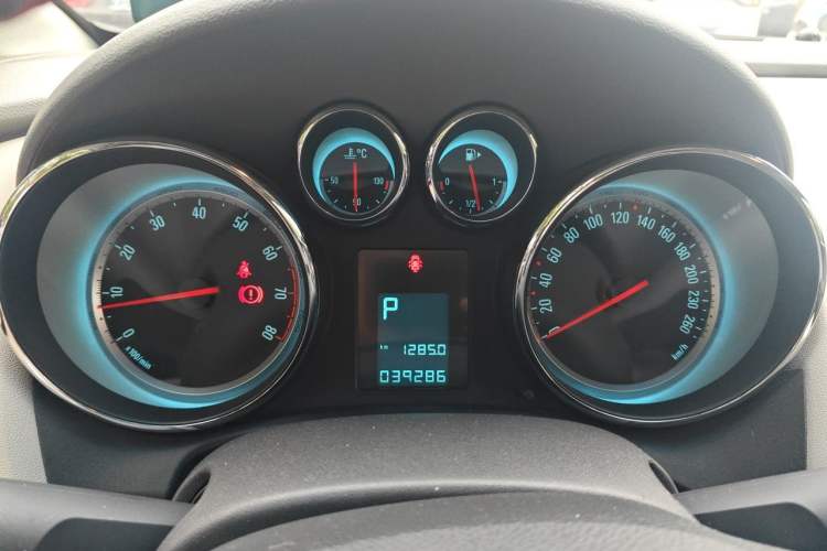 Used Buick GT 2013 XT 1.6L Automatic Fashion Edition Instrument Cluster