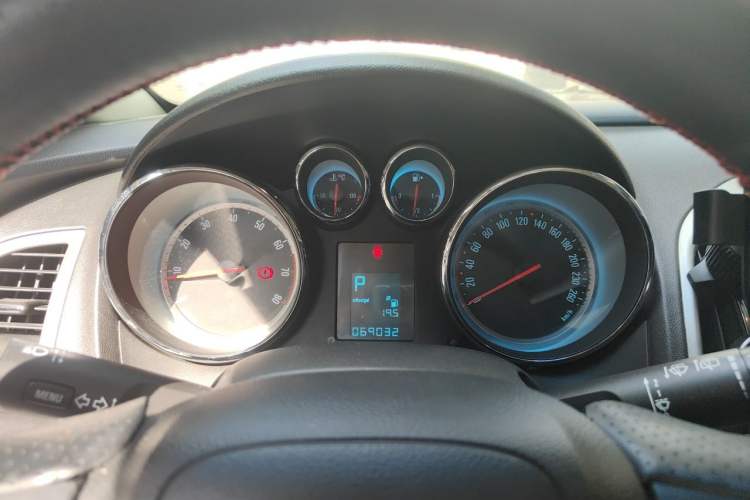 Used Buick GT 2013 XT 1.6L Automatic Fashion Edition Instrument Cluster
