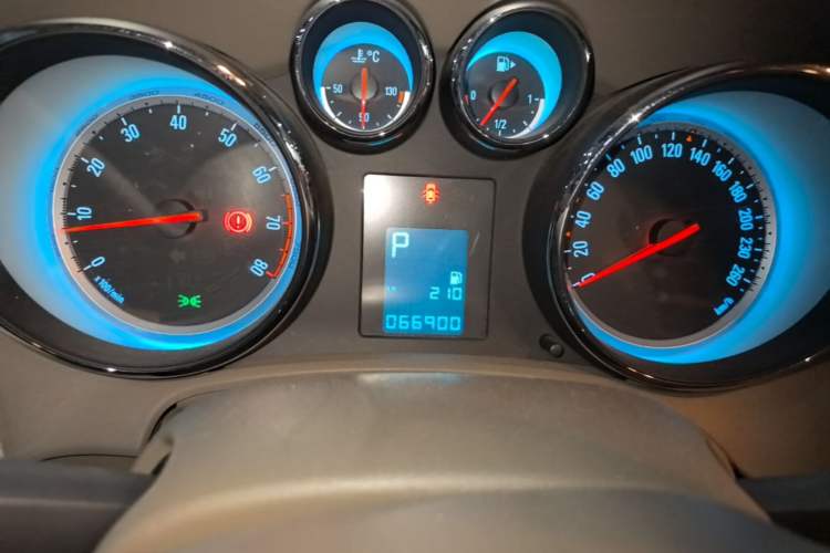 Used Buick GT 2013 GT 1.6L Automatic Fashion Edition Instrument Cluster