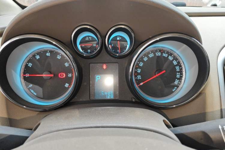 Used Buick GT 2013 GT 1.6L Automatic Fashion Edition Instrument Cluster