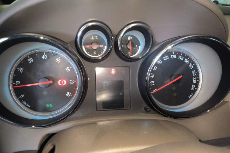 Used Buick GT 2013 GT 1.6L Automatic Fashion Edition Instrument Cluster