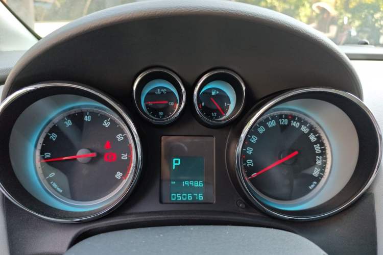 Used Buick GT 2013 XT 1.6L Automatic Fashion Edition Instrument Cluster