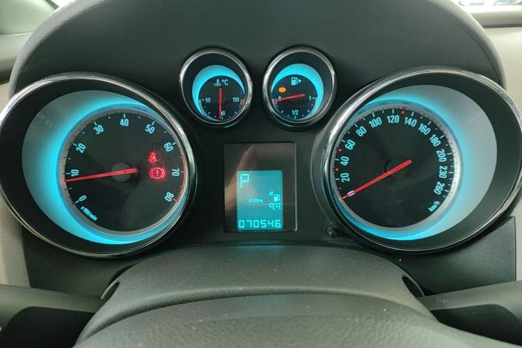 Used Buick GT 2013 XT 1.6L Automatic Fashion Edition Instrument Cluster