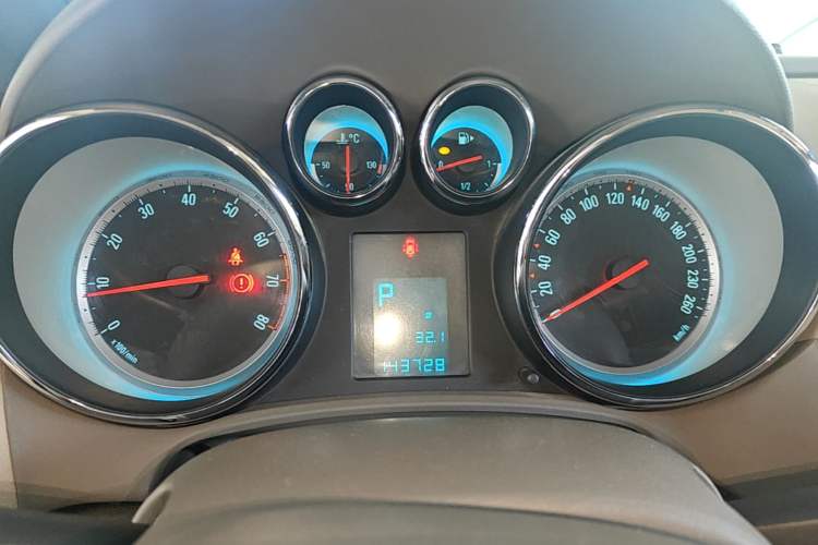 Used Buick GT 2013 GT 1.6L Automatic Fashion Edition Instrument Cluster