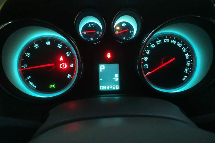 Used Buick GT 2013 GT 1.6L Automatic Fashion Edition Instrument Cluster