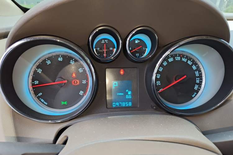 Used Buick GT 2013 GT 1.6L Automatic Fashion Edition Instrument Cluster