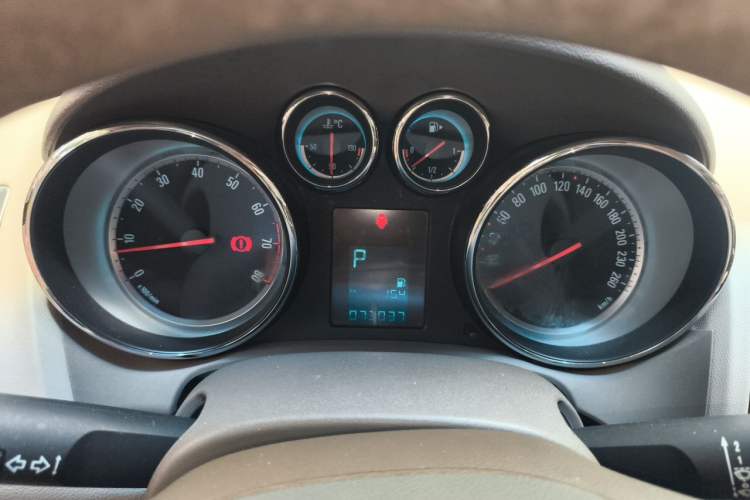 Used Buick GT 2013 GT 1.6L Automatic Fashion Edition Instrument Cluster