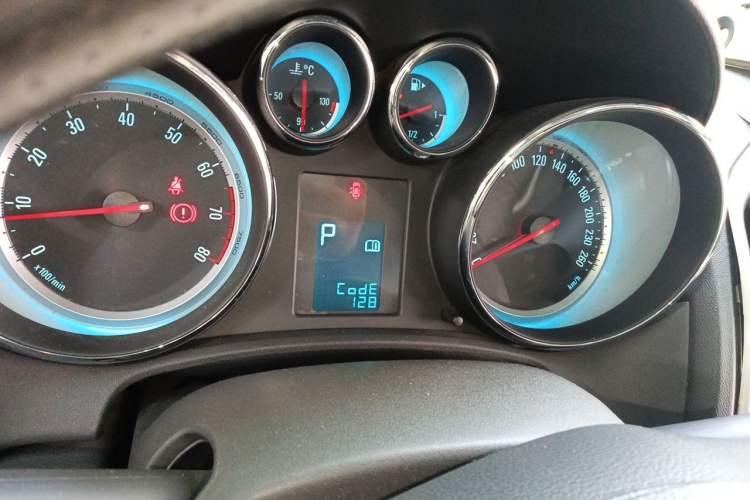 Used Buick GT 2013 XT 1.6L Automatic Fashion Edition Instrument Cluster