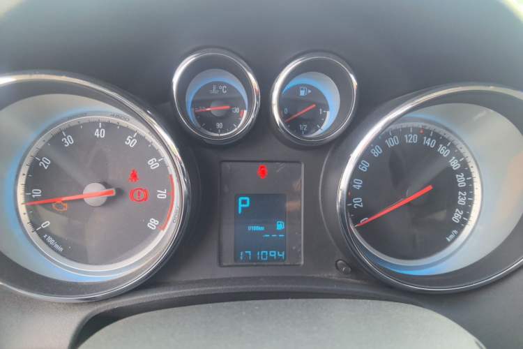Used Buick GT 2013 XT 1.6L Automatic Fashion Edition Instrument Cluster