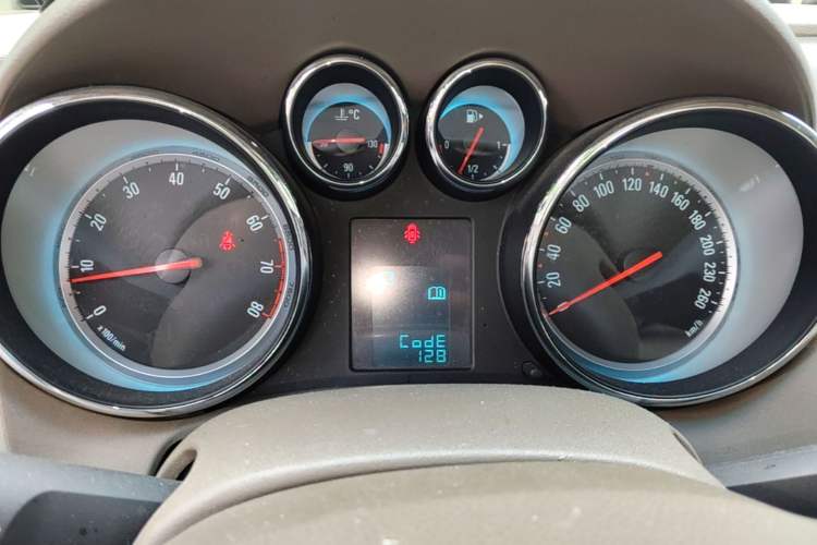 Used Buick GT 2013 GT 1.6L Automatic Fashion Edition Instrument Cluster