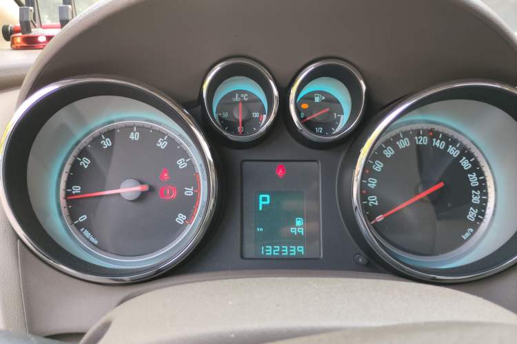 Used Buick GT 2013 GT 1.6L Automatic Fashion Edition Instrument Cluster