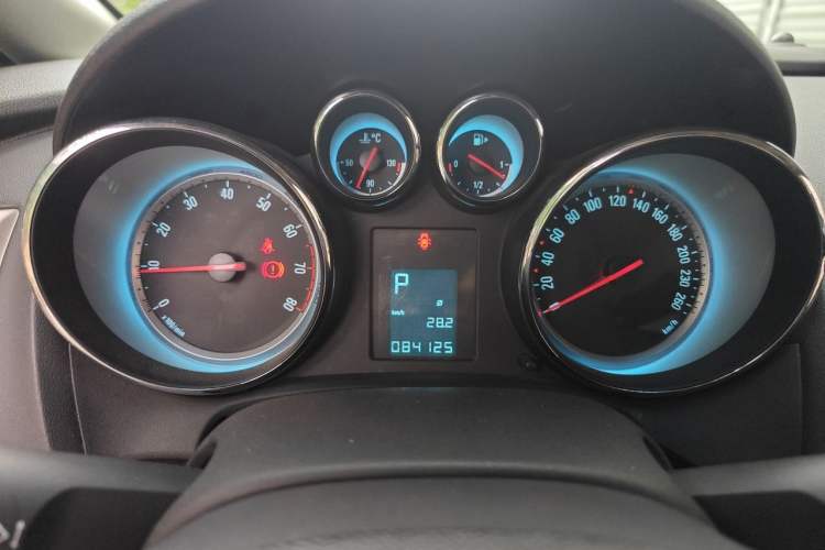 Used Buick GT 2013 GT 1.6T Automatic Fashion Sport Edition Instrument Cluster