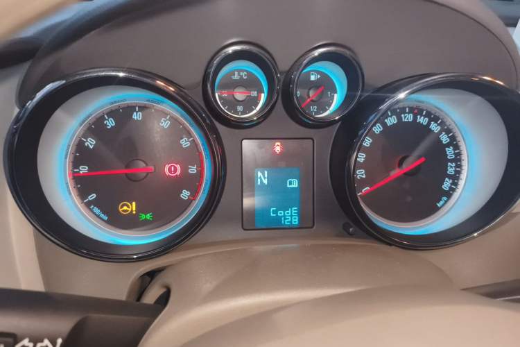 Used Buick GT 2013 GT 1.6L Automatic Fashion Edition Instrument Cluster