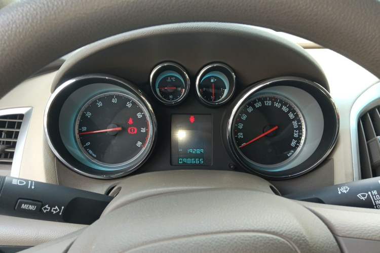 Used Buick GT 2013 GT 1.6L Automatic Fashion Edition Instrument Cluster