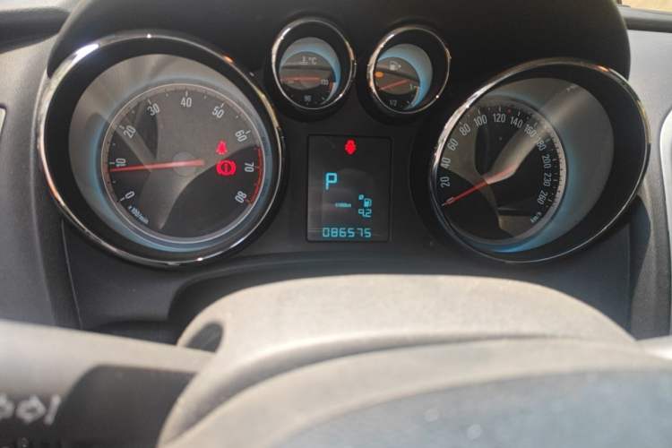 Used Buick GT 2013 XT 1.6L Automatic Fashion Edition Instrument Cluster