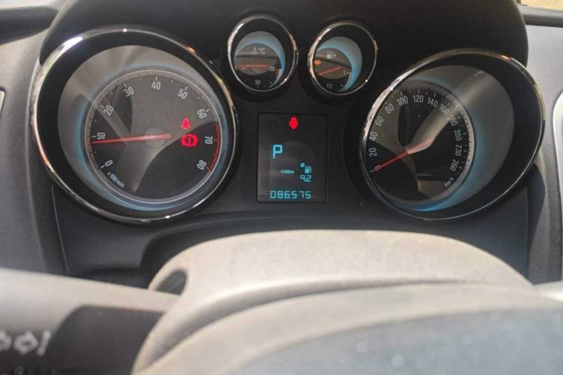 Used Buick GT 2013 XT 1.6L Automatic Fashion Edition Instrument Cluster