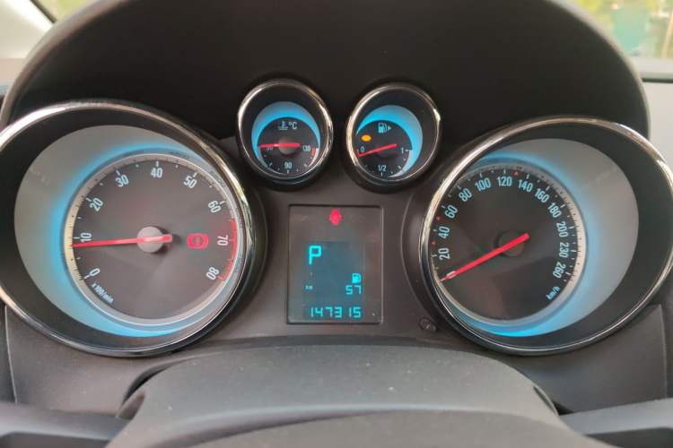 Used Buick GT 2013 XT 1.6L Automatic Fashion Edition Instrument Cluster