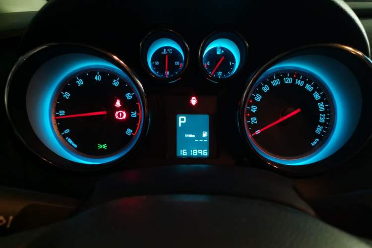 Used Buick GT 2013 GT 1.8L Automatic Fashion Edition Instrument Cluster