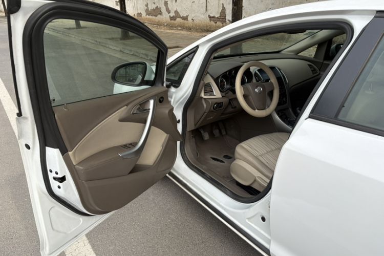 Used Buick GT 2013 GT 1.6L Manual Comfort Edition Interior 2