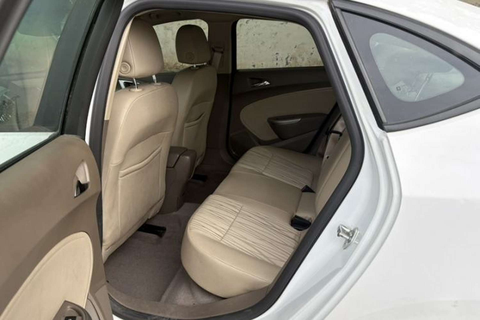 Used Buick GT 2013 GT 1.6L Manual Comfort Edition Interior 3