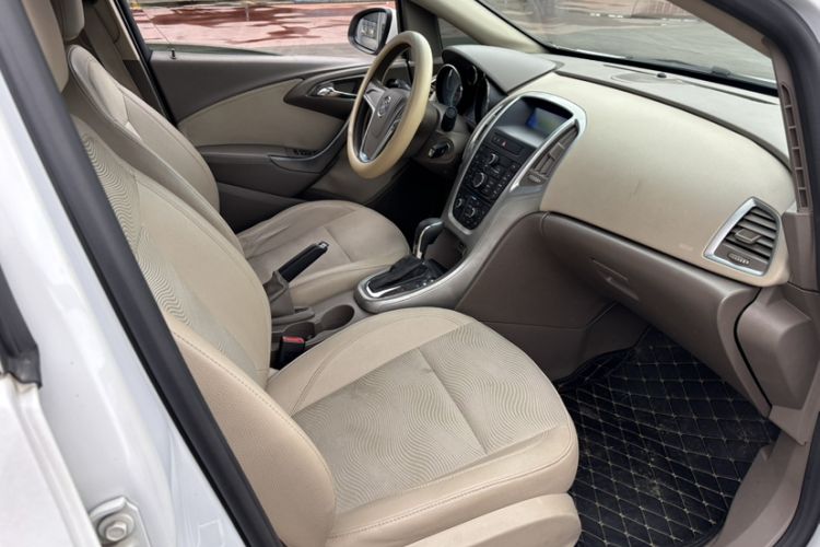 Used Buick GT 2013 GT 1.6L Automatic Fashion Edition Interior 3