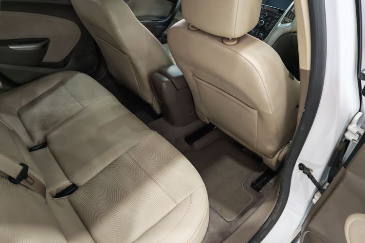 Used Buick GT 2013 GT 1.6L Manual Entry-Level Model Interior 3