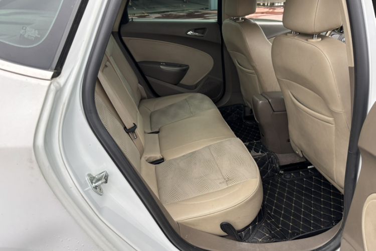 Used Buick GT 2013 GT 1.6L Automatic Fashion Edition Interior 4