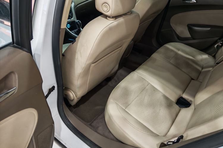 Used Buick GT 2013 GT 1.6L Manual Entry-Level Model Interior 4