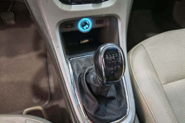 Used Buick GT 2013 GT 1.6L Manual Entry-Level Model Interior 5