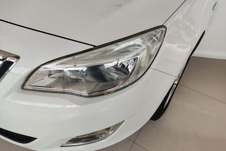 Used Buick GT 2013 XT 1.6L Automatic Fashion Edition Left Front Headlight