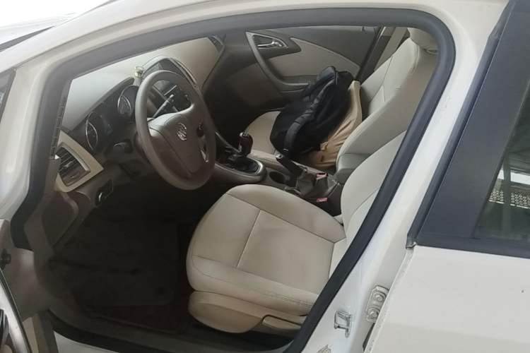 Used Buick GT 2013 GT 1.6L Manual Comfort Edition Left Front Seat