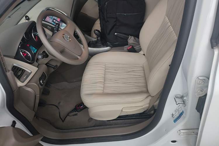Used Buick GT 2013 GT 1.6L Manual Comfort Edition Left Front Seat