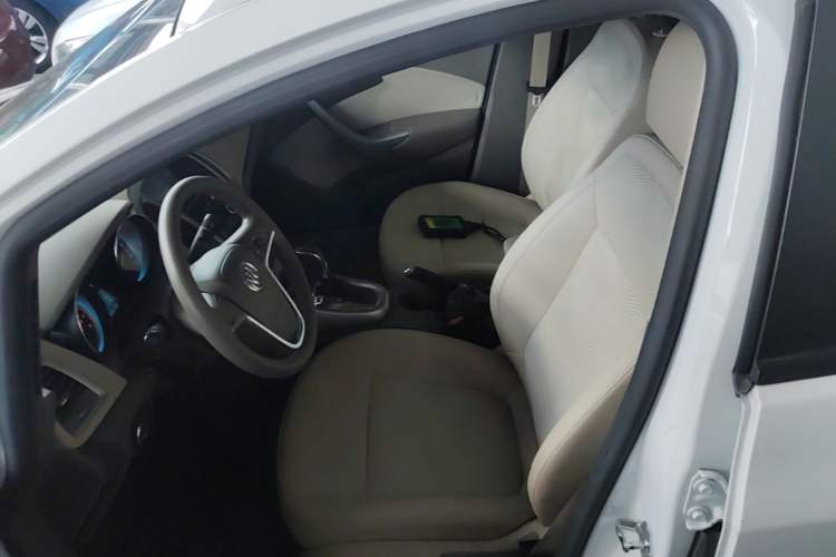Used Buick GT 2013 GT 1.6L Automatic Fashion Edition Left Front Seat
