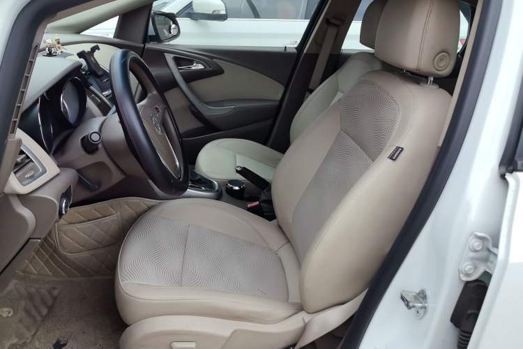 Used Buick GT 2013 GT 1.6L Automatic Fashion Edition Left Front Seat